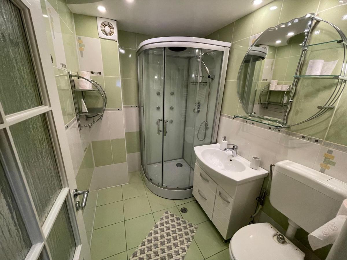 Lovely 3 Bedrooms Apartament Oradea Exteriér fotografie