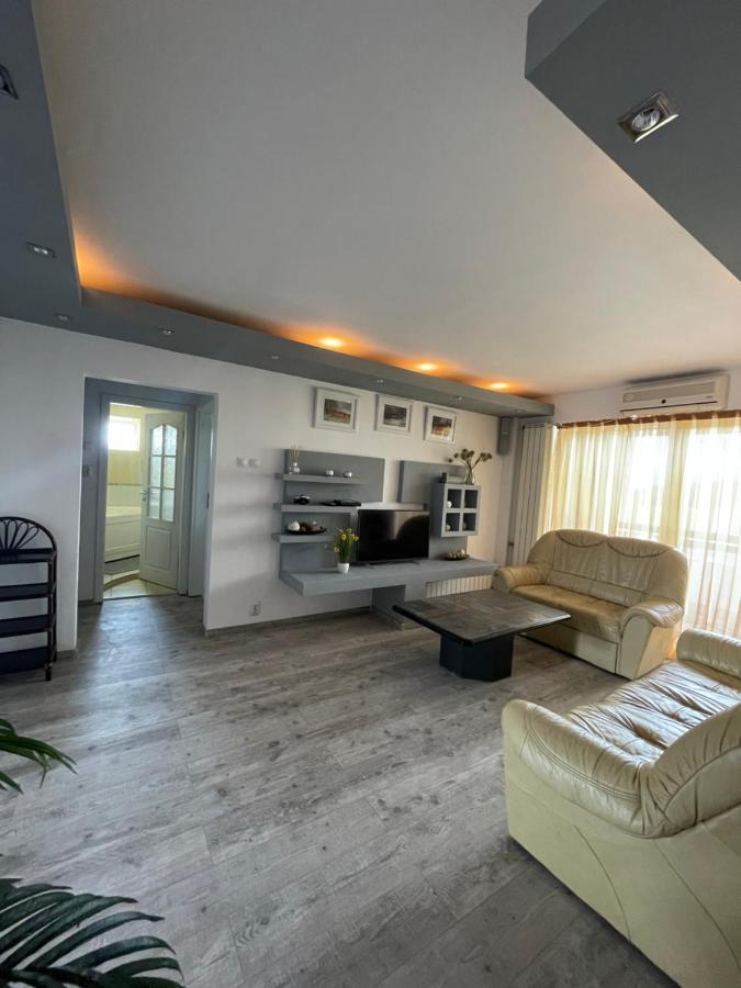 Lovely 3 Bedrooms Apartament Oradea Exteriér fotografie