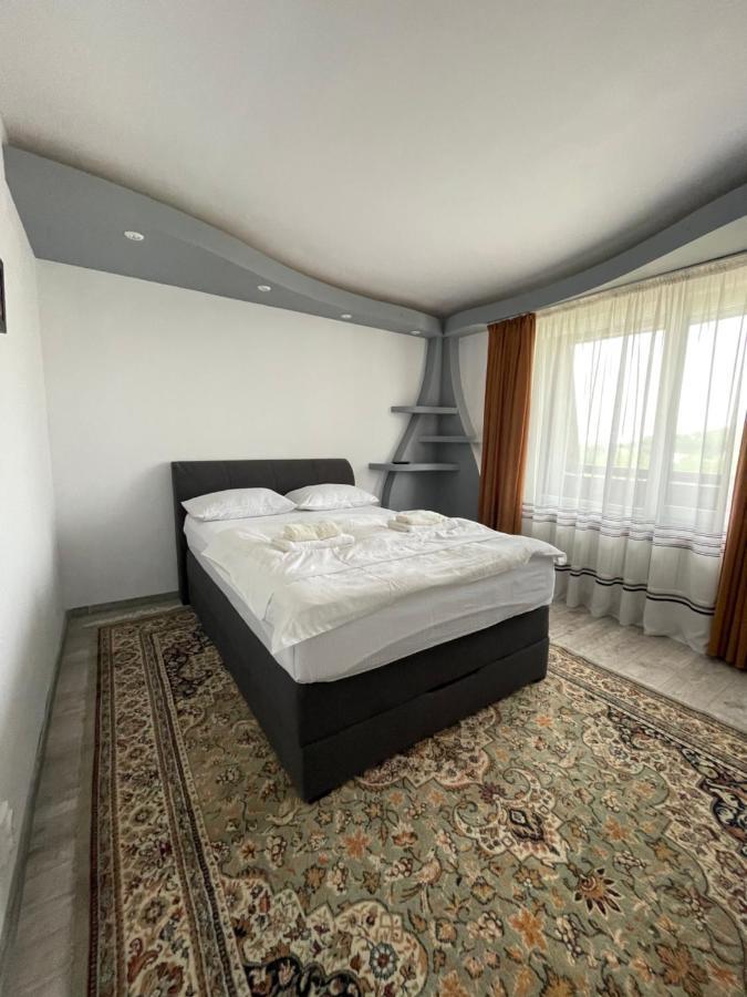 Lovely 3 Bedrooms Apartament Oradea Exteriér fotografie