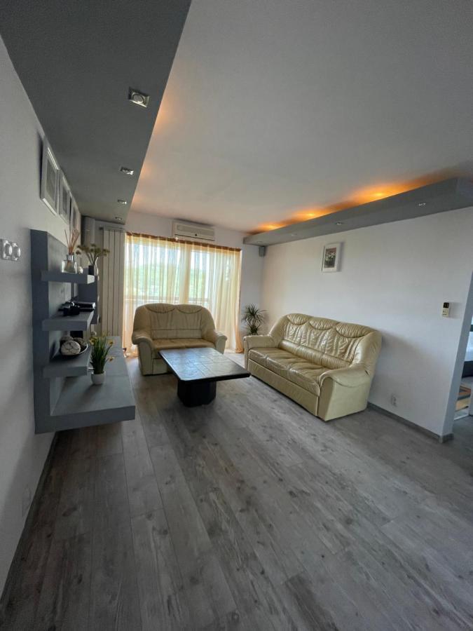 Lovely 3 Bedrooms Apartament Oradea Exteriér fotografie