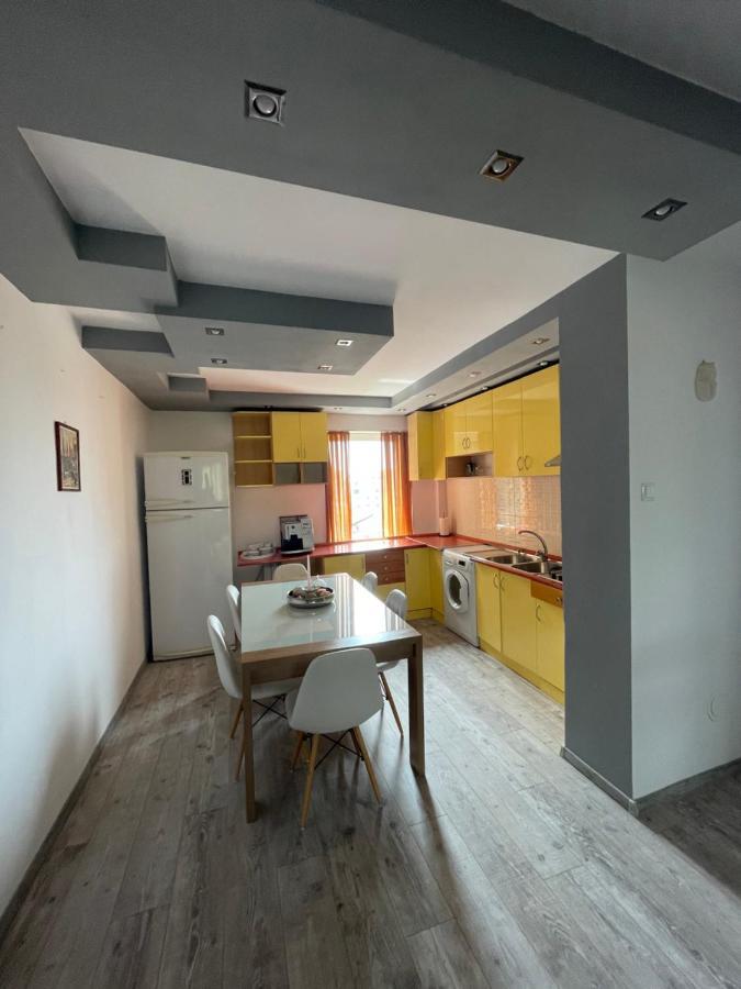 Lovely 3 Bedrooms Apartament Oradea Exteriér fotografie