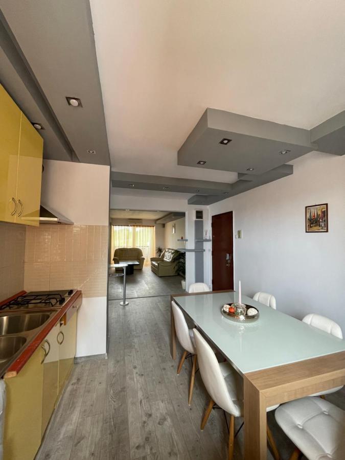 Lovely 3 Bedrooms Apartament Oradea Exteriér fotografie