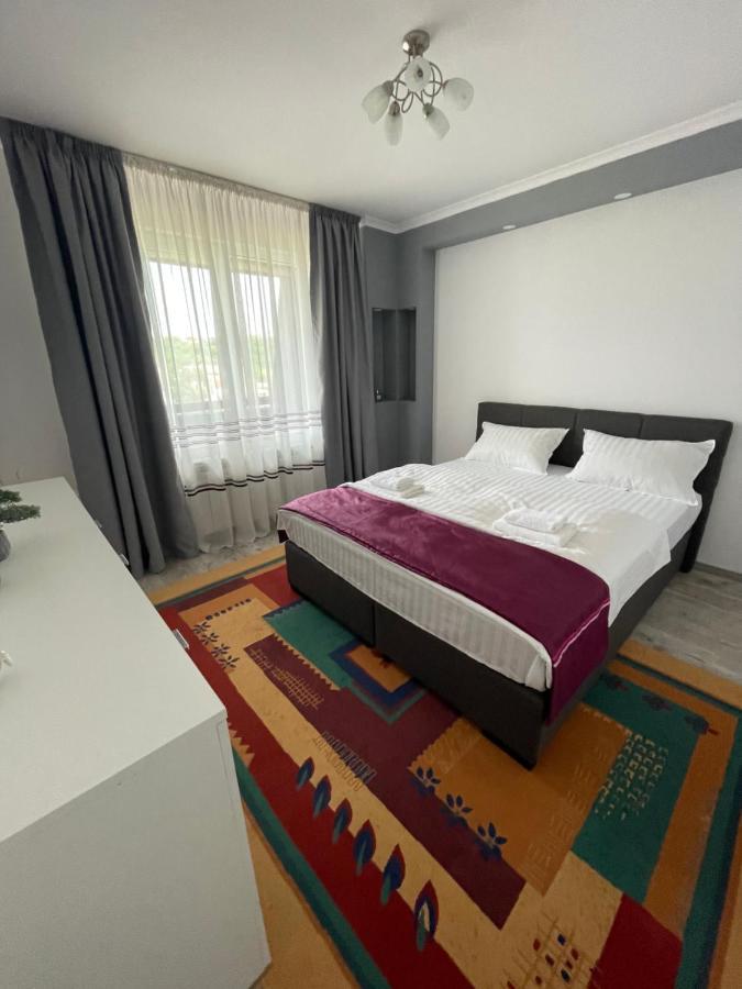 Lovely 3 Bedrooms Apartament Oradea Exteriér fotografie